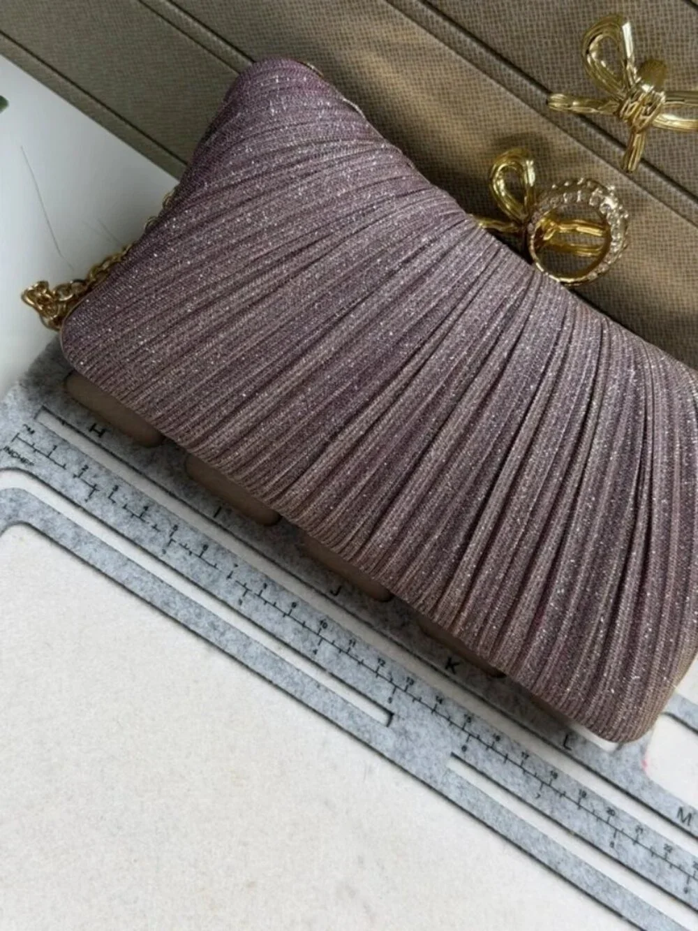Elegant Glitter Pleated Ring-Clasp Clutch in Dusty Rose